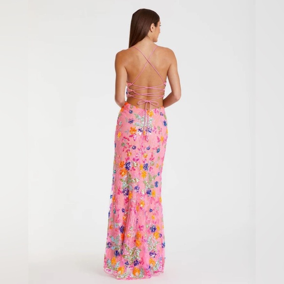 MAC DUGGAL
Embellished Lace Strappy Column Gown - Picture 15 of 17